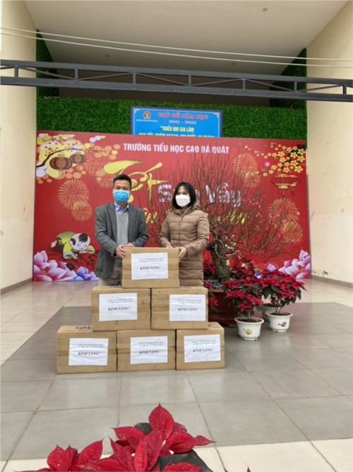 Trường TH Cao Bá Quát  gửi lời cảm ơn trân thành đến nhà thuốc Media đã tặng thầy trò nhà trường nước sát khuẩn